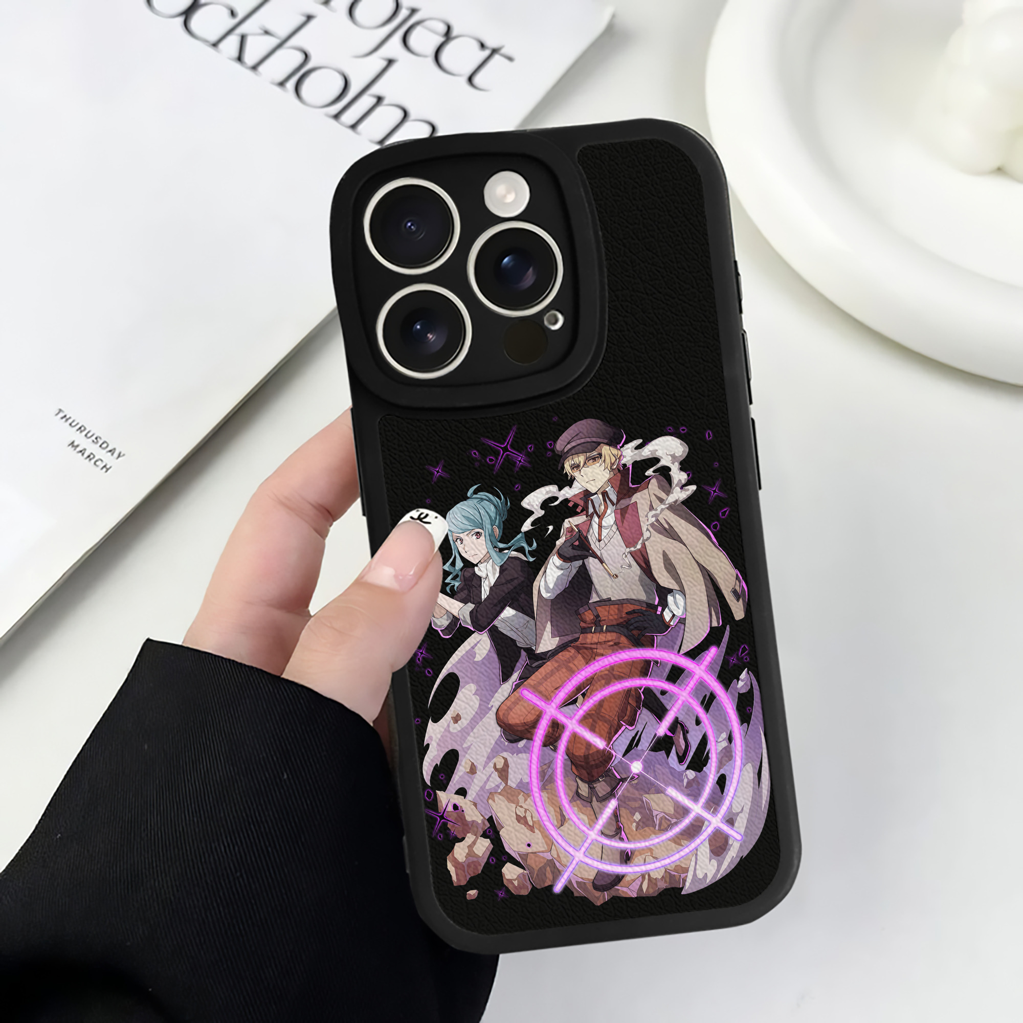 （画像用） 文豪ストレイドッグス Bungo Stray Dogs 【iPhone 16シリーズ対応】シリコンスマホケース（レザー調） 材質：シリコン